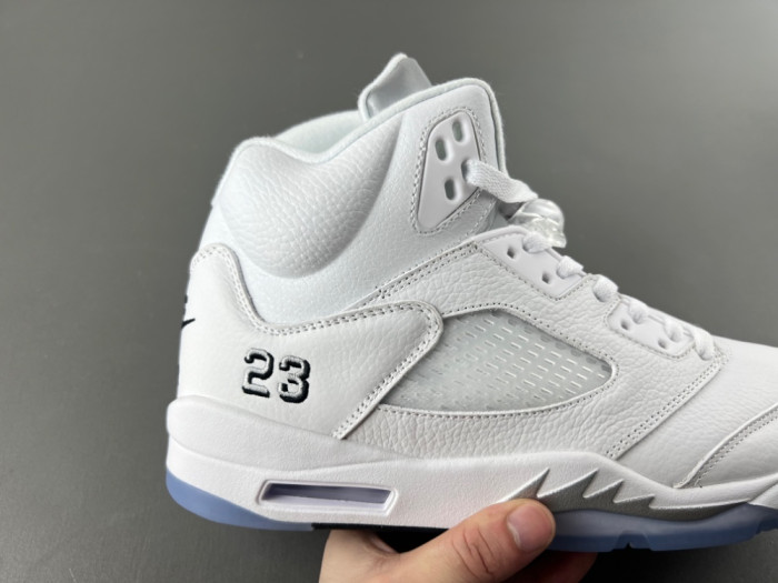 Air Jordan 5 “White Metallic” With Nike Air HQ7978-103