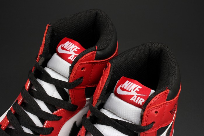 Air Jordan 1 Retro High OG Chicago Red 555088-101