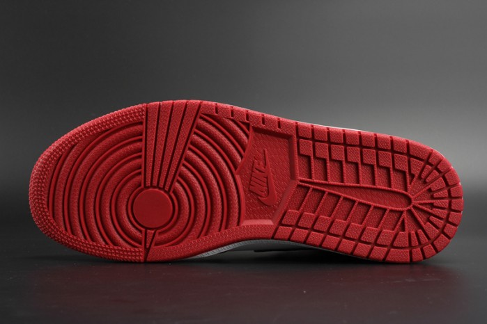 Air Jordan 1 Retro High OG Chicago Red 555088-101