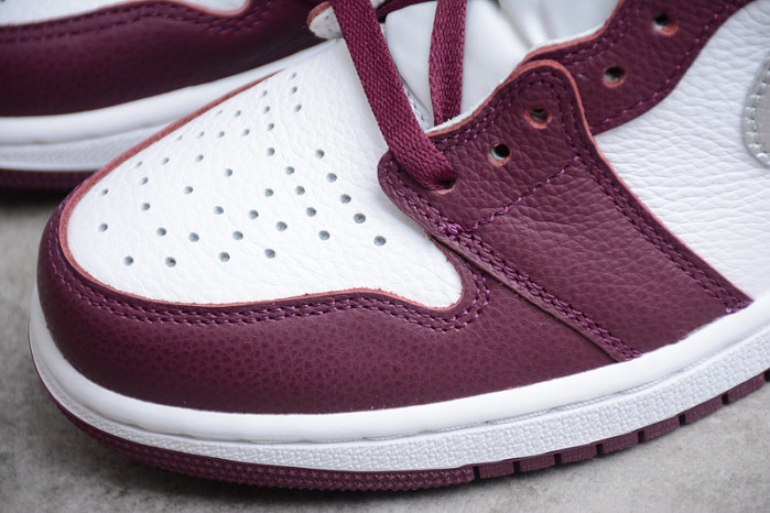 Jordan 1 Retro High OG Bordeaux - 555088-611