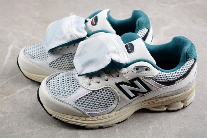 New Balance 2002R 