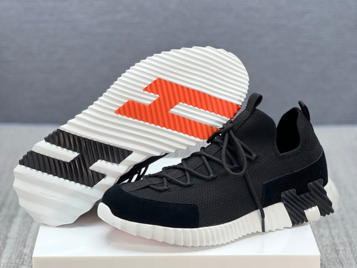 H**me5 sneaker hms019